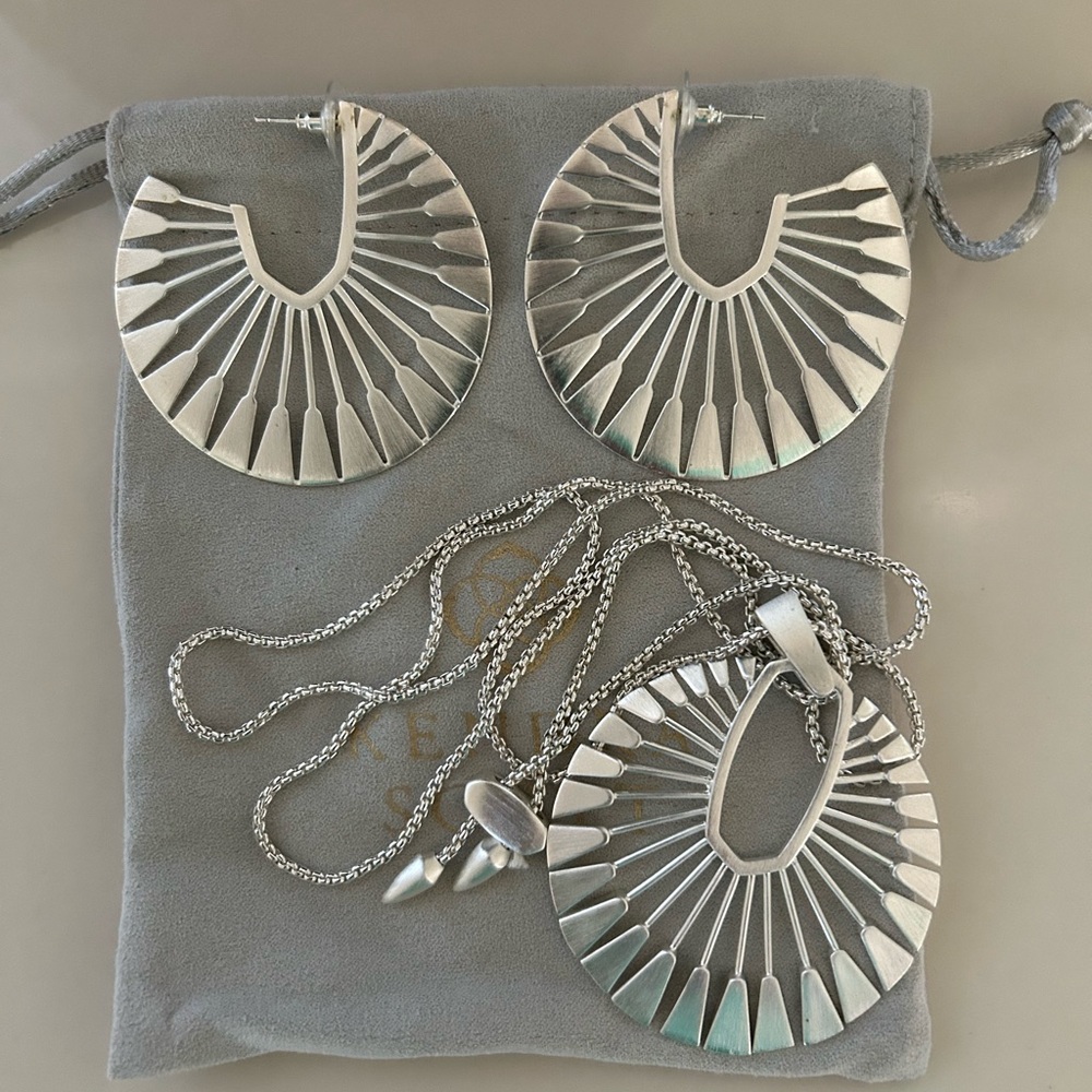 NEW and RARE Kendra Scott Set